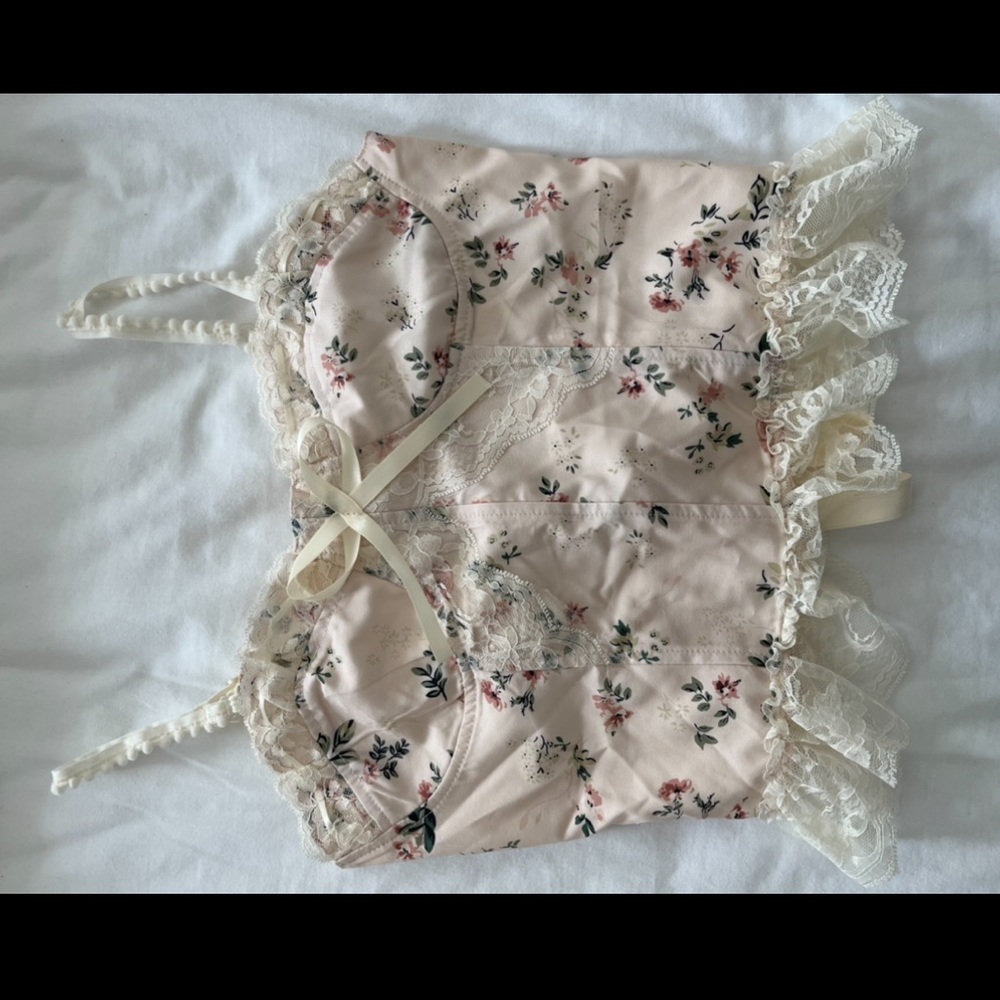 Never worn Cider floral tank top. Size small.